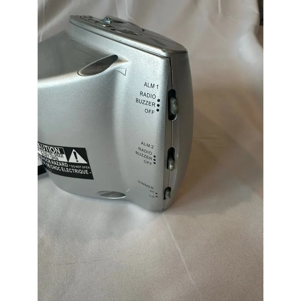 Emerson research, dual alarm clock radio